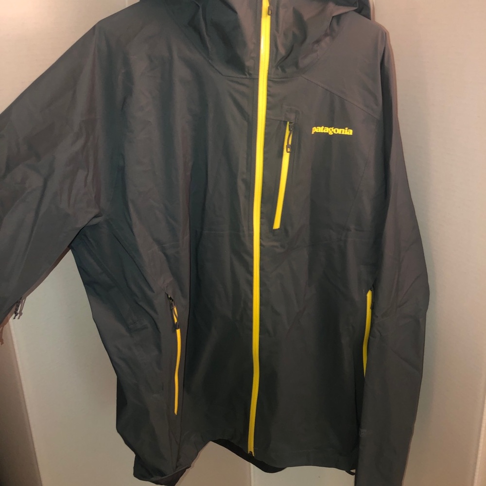 M’s Patagonia Softshell Lightweight Rain Jacket